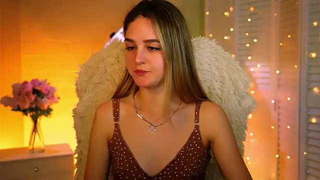 Snapshot of DeboraLarson chatting on 02.01.26 DeboraLarson online show from 02.01.26