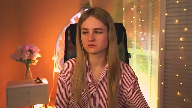 Snapshot of DeboraLarson chatting on 03.05.26 DeboraLarson online show from 03.05.26