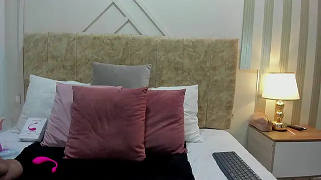 Snapshot of ashley__foxx_ chatting on 10.18.25 ashley foxx online show from 10.18.25