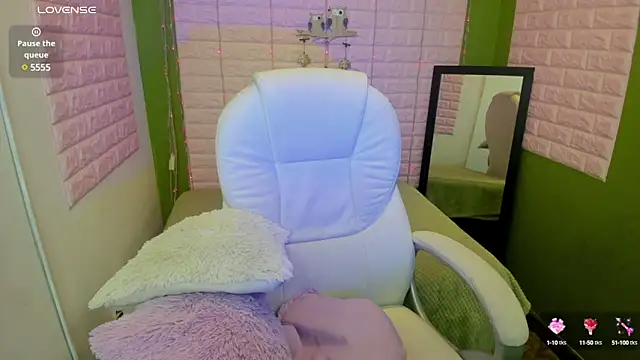 Bonnieshyy online show from 01.17.25