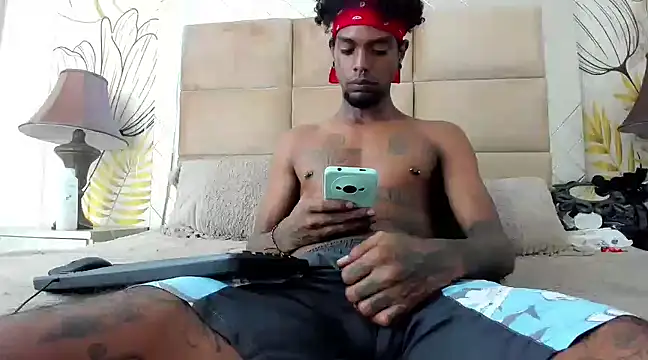 Snapshot of bigblackhotx1 chatting on 02.25.25 bigblackhotx1 online show from 02.25.25