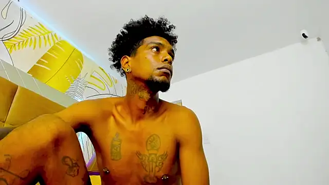 Snapshot of bigblackhotx1 chatting on 09.10.25 bigblackhotx1 online show from 09.10.25