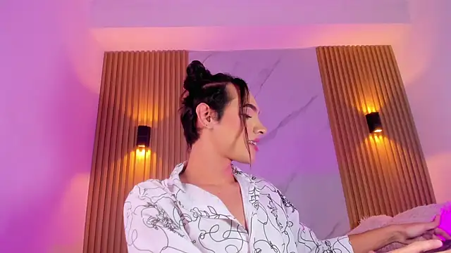 Snapshot of miss_Ari chatting on 03.18.25 miss Ari online show from 03.18.25