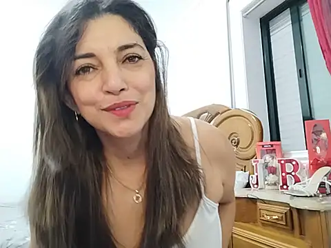 Julie Boronat26 online show from 06.05.26