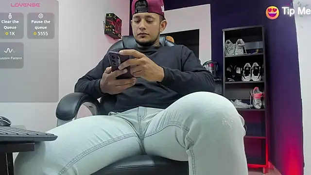 Snapshot of Marcos_garcias chatting on 12.05.25 Marcos garcias online show from 12.05.25