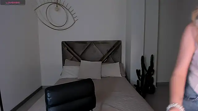 StacyWoods online show from 05.08.26