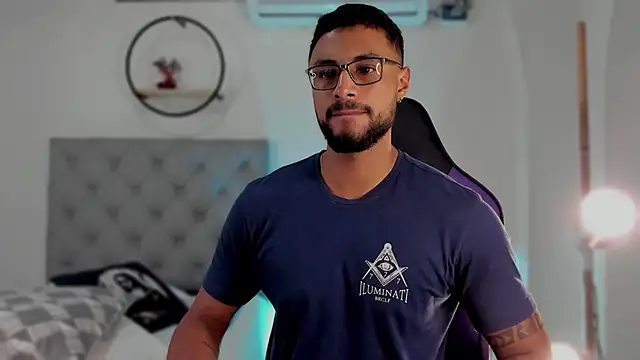 LiamGarcia1 online show from 01.11.25