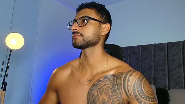 LiamGarcia1 online show from 10.27.25