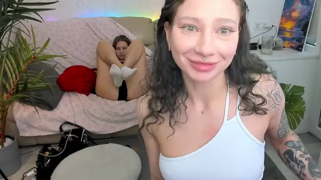 HotCaramellsTV online show from 03.18.25