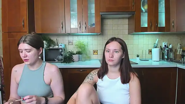 HotCaramellsTV online show from 04.19.26