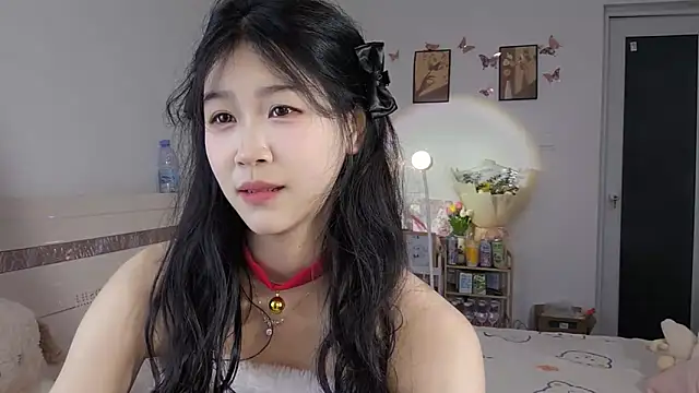 Snapshot of Luminous163 chatting on 03.18.25 Luminous163 online show from 03.18.25