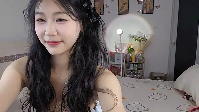 Snapshot of Luminous163 chatting on 03.18.25 Luminous163 online show from 03.18.25
