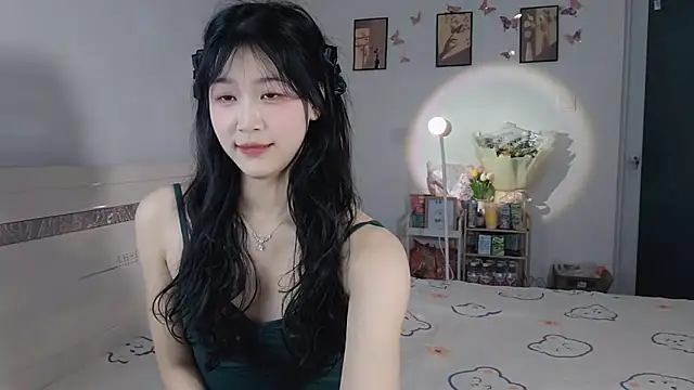 Snapshot of Luminous163 chatting on 03.19.25 Luminous163 online show from 03.19.25