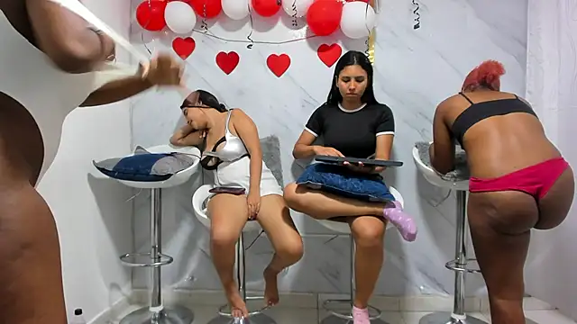 Snapshot of Candyscouples chatting on 02.17.25 Candyscouples online show from 02.17.25