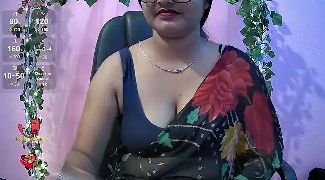 Snapshot of Pari-new chatting on 02.15.25 Pari-new online show from 02.15.25