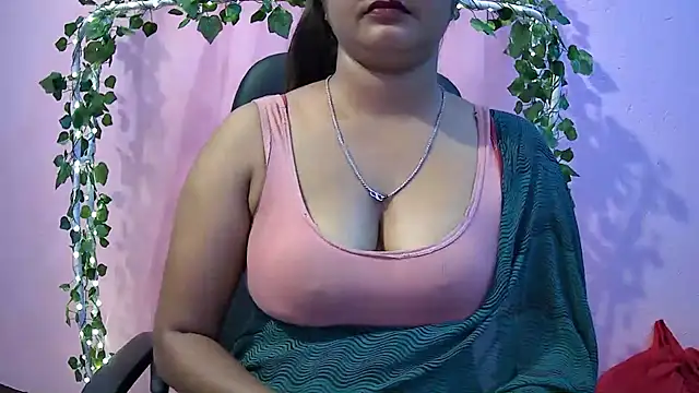 Snapshot of Pari-new chatting on 03.05.25 Pari-new online show from 03.05.25