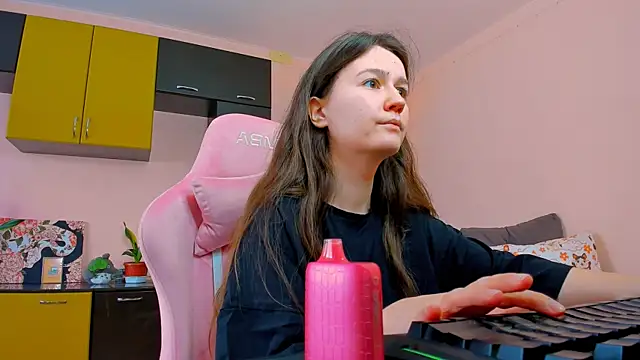 Snapshot of ameli_moon chatting on 09.27.25 ameli moon online show from 09.27.25