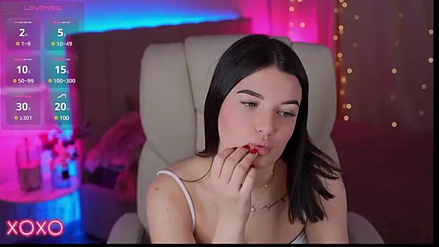 Snapshot of YourLolaBunny chatting on 03.08.25 YourLolaBunny online show from 03.08.25