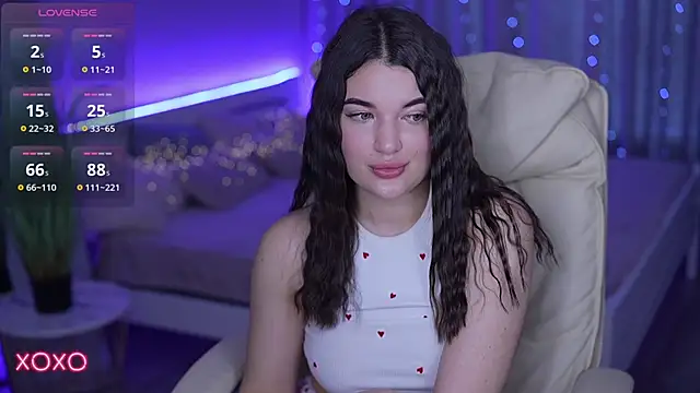 Snapshot of YourLolaBunny chatting on 11.22.25 YourLolaBunny online show from 11.22.25