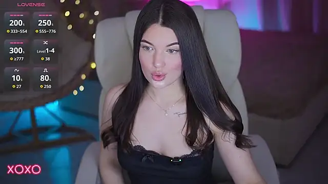 YourLolaBunny online show from 04.29.26