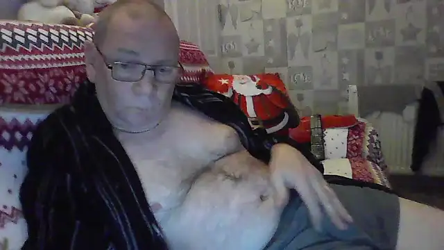 Snapshot of gibbo62 chatting on 12.13.24 gibbo62 online show from 12.13.24