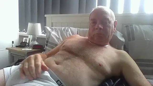 Snapshot of gibbo62 chatting on 10.30.25 gibbo62 online show from 10.30.25