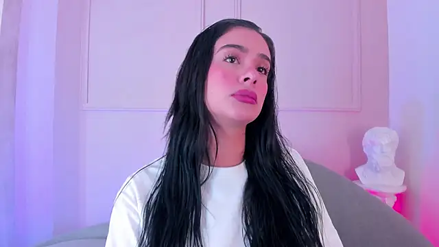 Snapshot of victoria_milann chatting on 11.25.25 victoria milann online show from 11.25.25