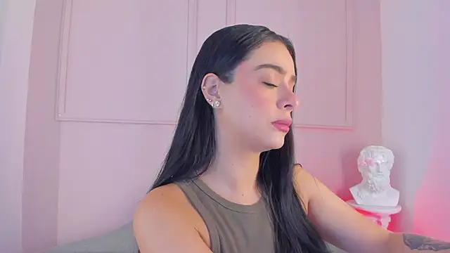 Snapshot of victoria_milann chatting on 11.27.25 victoria milann online show from 11.27.25