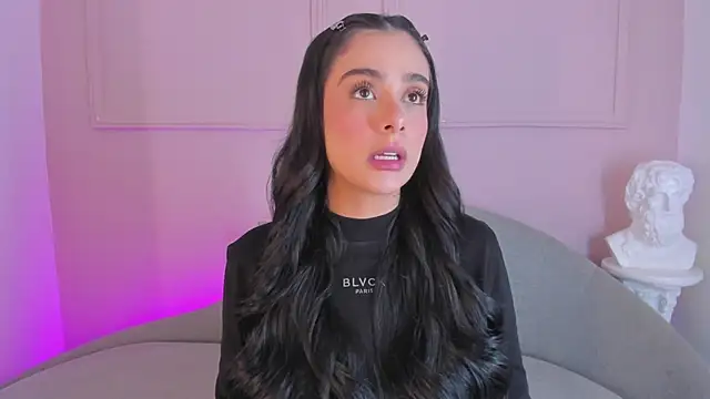 Snapshot of victoria_milann chatting on 12.05.25 victoria milann online show from 12.05.25