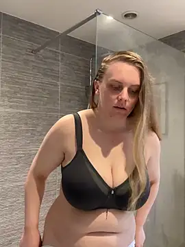 Snapshot of Vixen_Mistress_Ali chatting on 03.02.25 Vixen Mistress Ali online show from 03.02.25