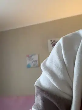 Laura Millf online show from 01.15.25