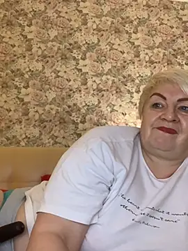 Laura Millf online show from 01.23.25