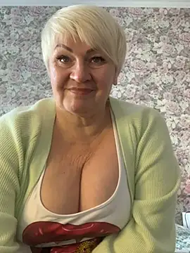 Laura Millf online show from 02.05.25