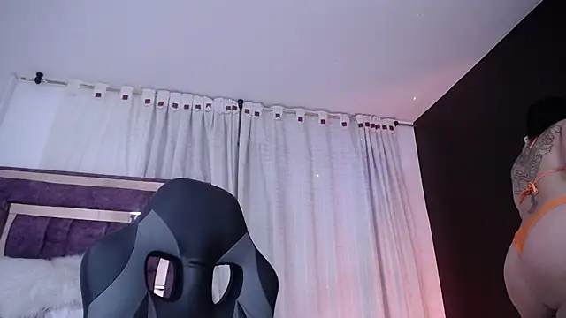 Snapshot of AnabelleGron chatting on 02.04.26 AnabelleGron online show from 02.04.26