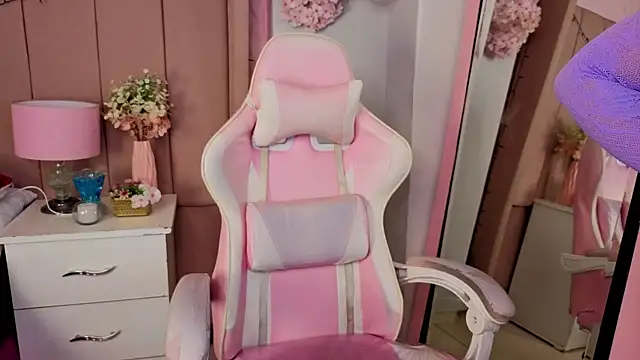 MollyBigBoobs12 online show from 10.24.25