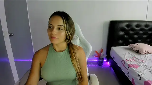 Snapshot of Sara_lopez_28 chatting on 03.04.25 Sara lopez 28 online show from 03.04.25