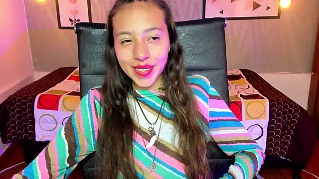 Snapshot of Valeria_roussi chatting on 12.20.24 Valeria roussi online show from 12.20.24