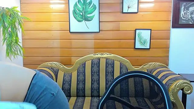 Snapshot of Valeria_roussi chatting on 12.28.24 Valeria roussi online show from 12.28.24