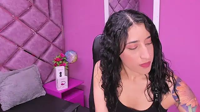 Snapshot of Eimy_Sexy_ chatting on 03.18.25 Eimy Sexy online show from 03.18.25