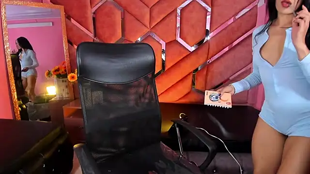 Snapshot of Eimy_Sexy_ chatting on 10.29.25 Eimy Sexy online show from 10.29.25