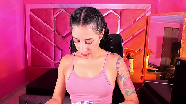 Snapshot of Eimy_Sexy_ chatting on 11.25.25 Eimy Sexy online show from 11.25.25