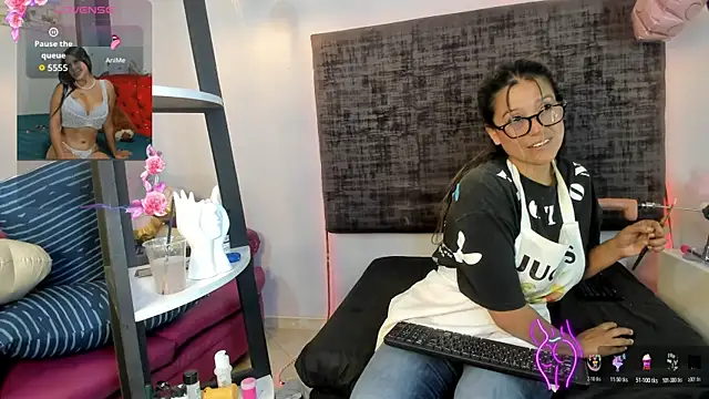 Snapshot of sharoncute1 chatting on 11.12.25 sharoncute1 online show from 11.12.25