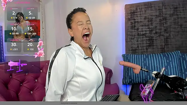 Snapshot of sharoncute1 chatting on 11.25.25 sharoncute1 online show from 11.25.25