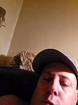 Snapshot of HeteroHotGuy1 chatting on 12.04.24 HeteroHotGuy1 online show from 12.04.24