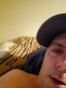 Snapshot of HeteroHotGuy1 chatting on 12.06.24 HeteroHotGuy1 online show from 12.06.24