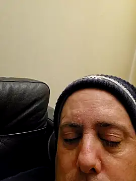 Snapshot of HeteroHotGuy1 chatting on 12.13.24 HeteroHotGuy1 online show from 12.13.24