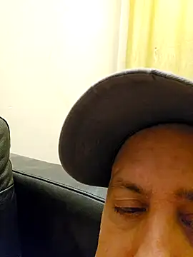 Snapshot of HeteroHotGuy1 chatting on 12.15.24 HeteroHotGuy1 online show from 12.15.24