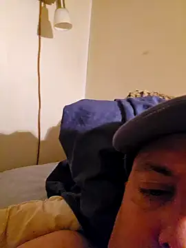 Snapshot of HeteroHotGuy1 chatting on 12.17.24 HeteroHotGuy1 online show from 12.17.24