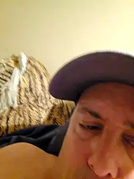 Snapshot of HeteroHotGuy1 chatting on 12.27.24 HeteroHotGuy1 online show from 12.27.24