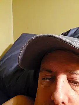 Snapshot of HeteroHotGuy1 chatting on 01.13.25 HeteroHotGuy1 online show from 01.13.25